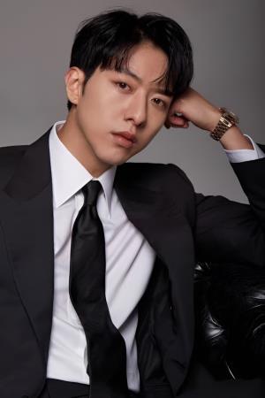 Lee Jung-Shin's poster